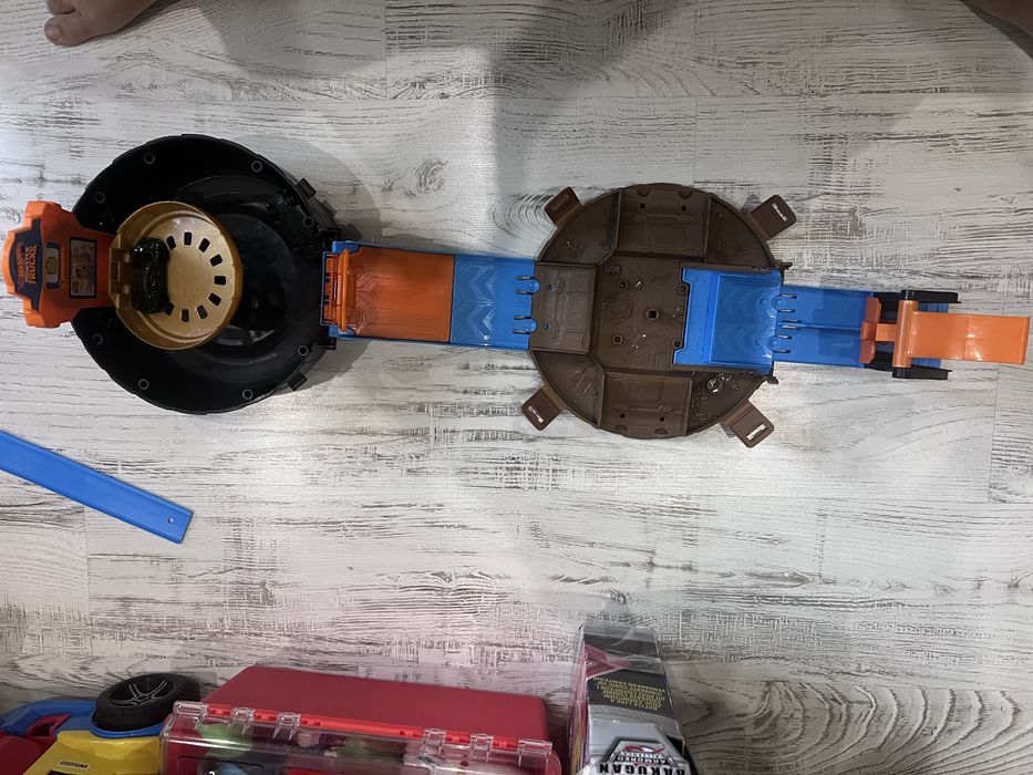 Писта Hot wheels акула +писта гума