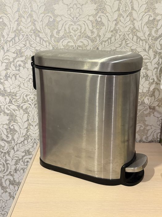 Мусорный контейнер