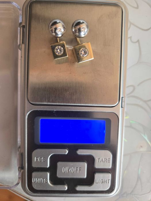 Продавам златни обеци 585проба 5.21×150е/грама