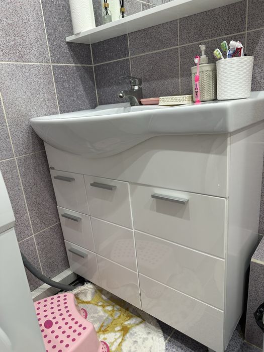 Продается шкаф в ванную