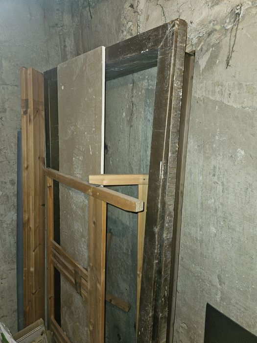 Метална входна врата с брава и патрон