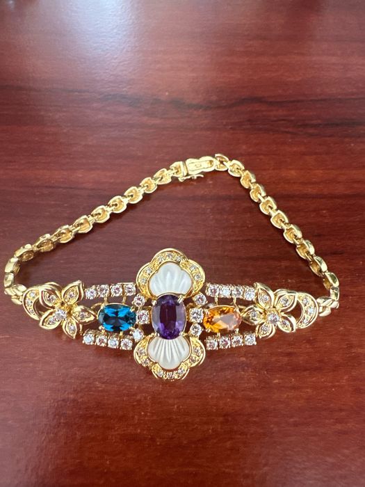 Золотые украшения с бриллиантами