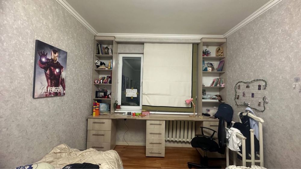 Продается детский стол с полками