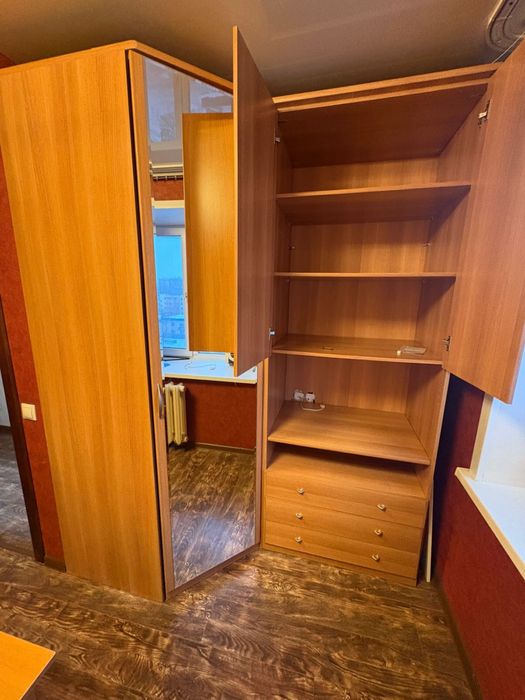 Шкаф угловой с зеркалом