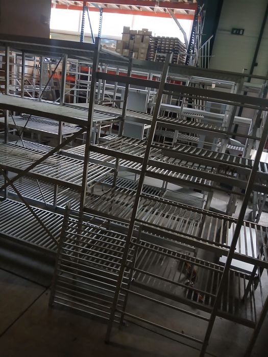 Vând rafturi profesionale din aluminiu cu polițe din plastic