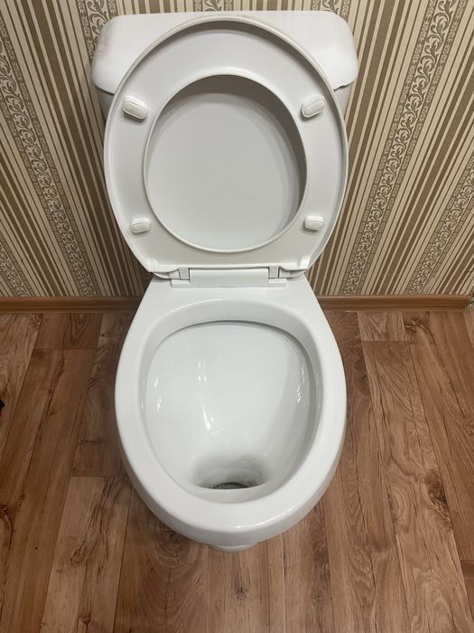 Унитаз с бачком