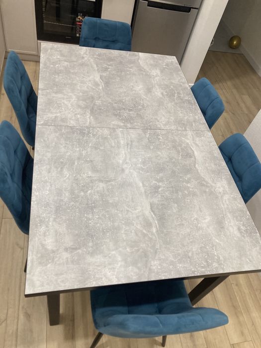 Продается раздвижной стол со стулями