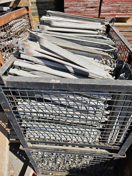 Montanti fundatie, cravate panouri Doka distantiere pene