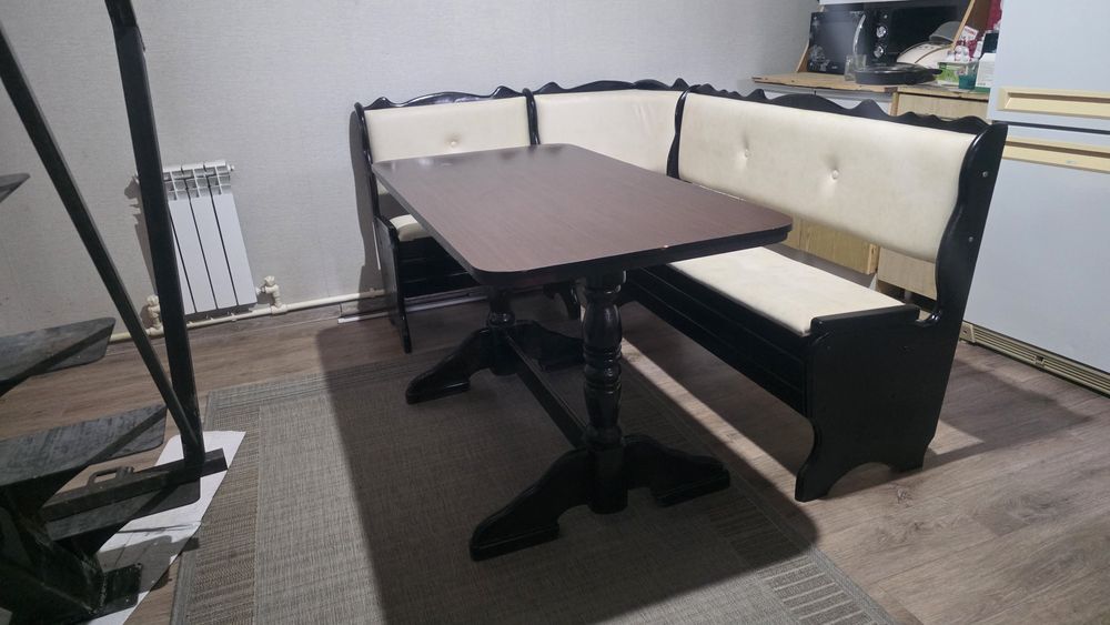 Уголок кухонный со столом