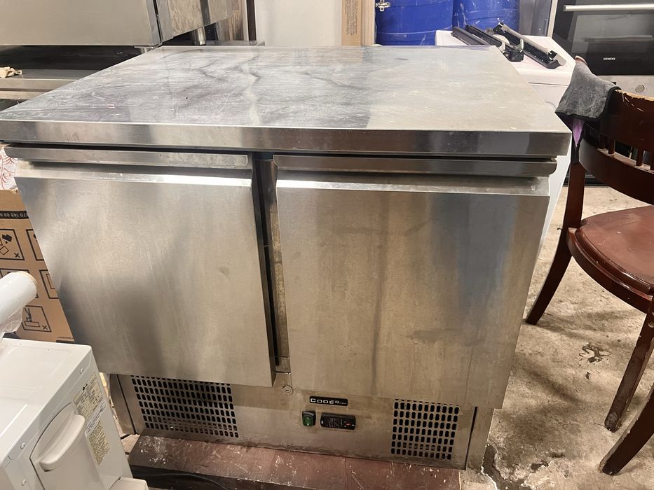 Холодильный стол