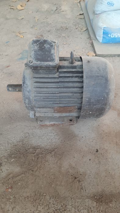 Токарный станок срочный сотилади маториям бор нархи 300$