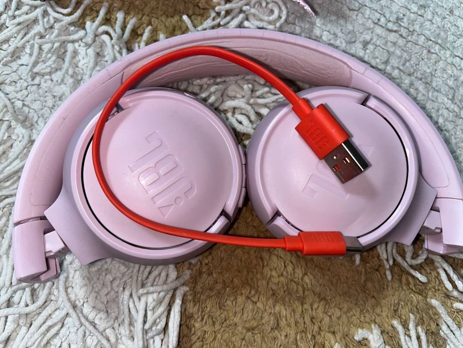 Продам наушники JBL