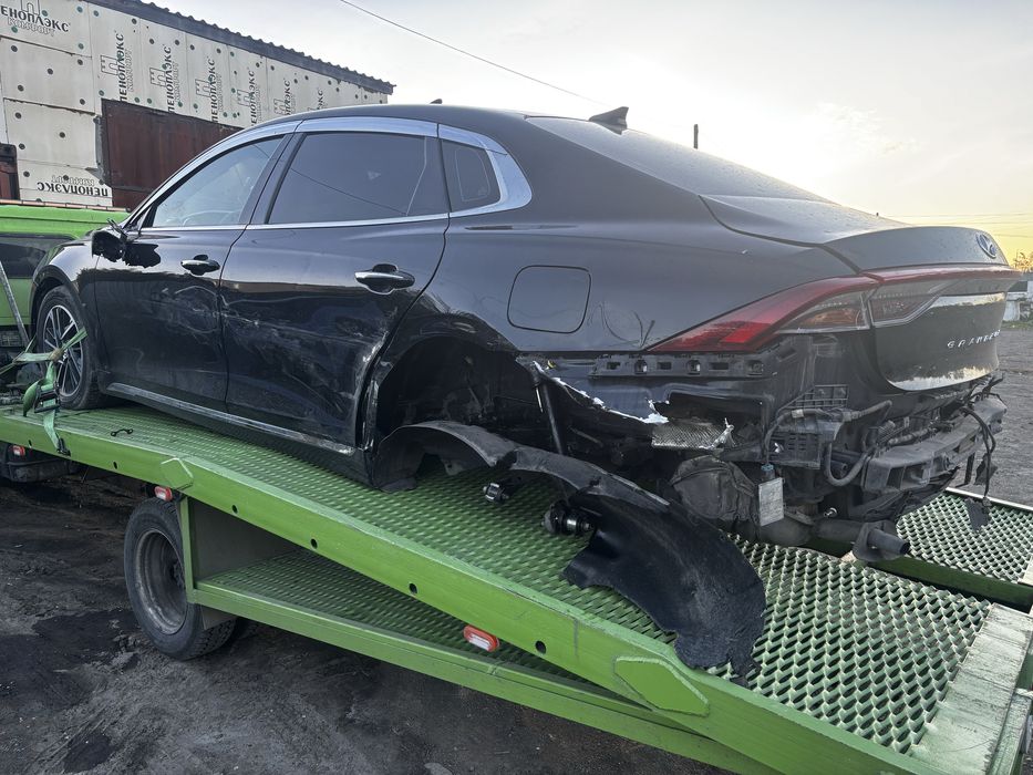 Капот Mazda mpv 2000г