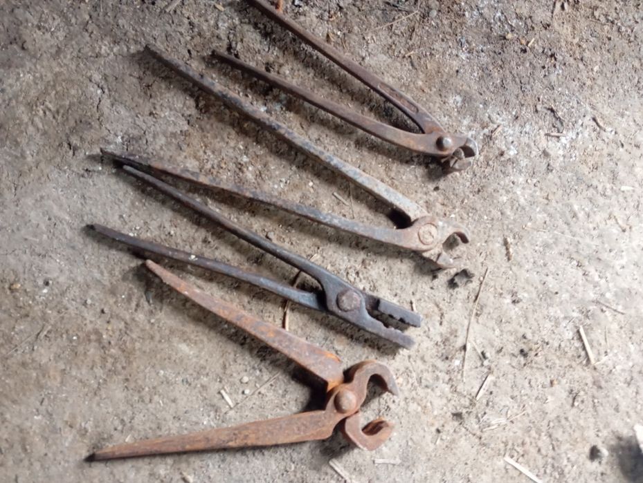 Clești vechi pentru fierărie