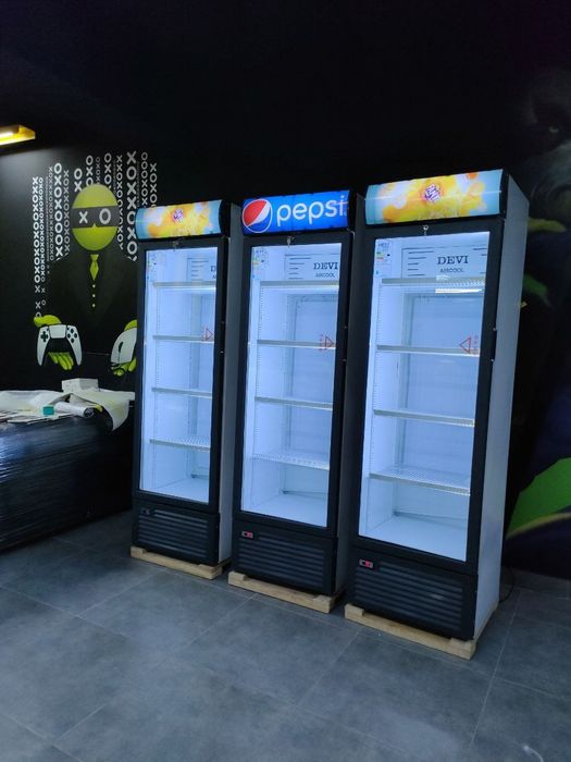 Новые фирменные витринные холодильники DEVI.