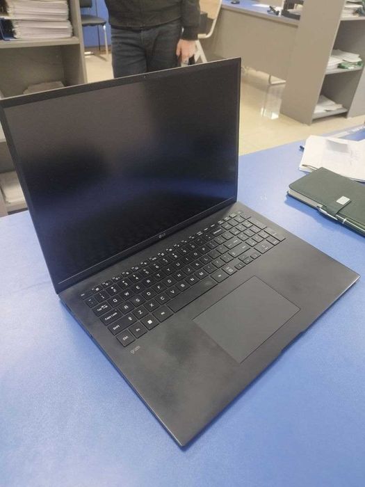 LG Gramm 17ZB90R. I7-1360p | 16 Гб ОЗУ | 512 Гб SSD