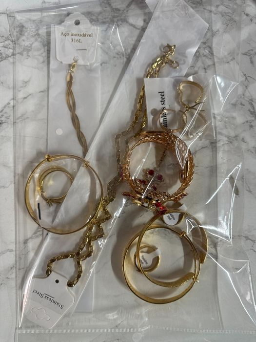 Мистериозна торбичка с бижута с 10бр висококачествени бижута.