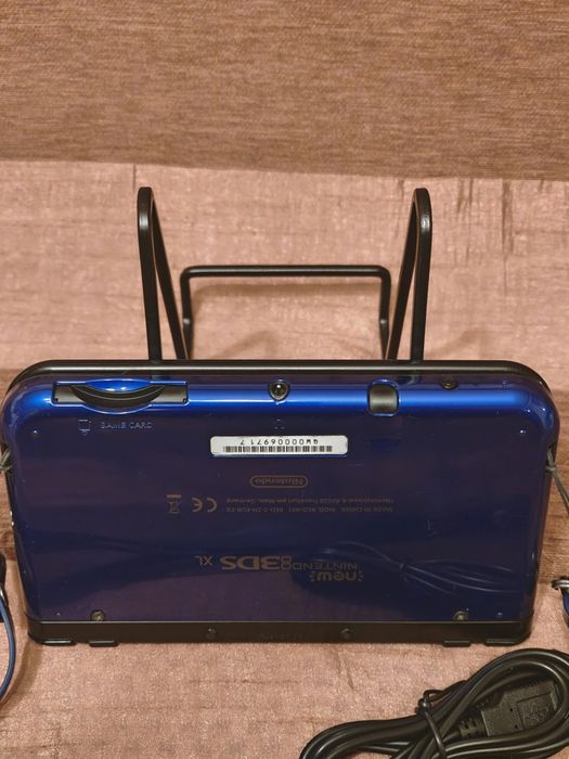 New Nintendo 3DS XL Louvre Audioguide Edition