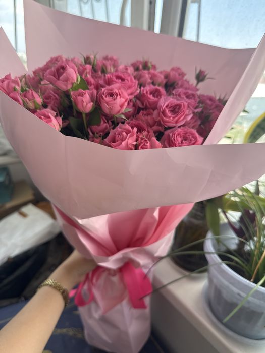 Кустовые розы розовые
