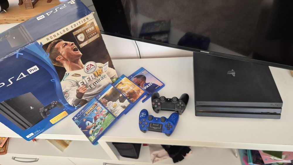Playstation 4 pro ( Ronaldo edition)