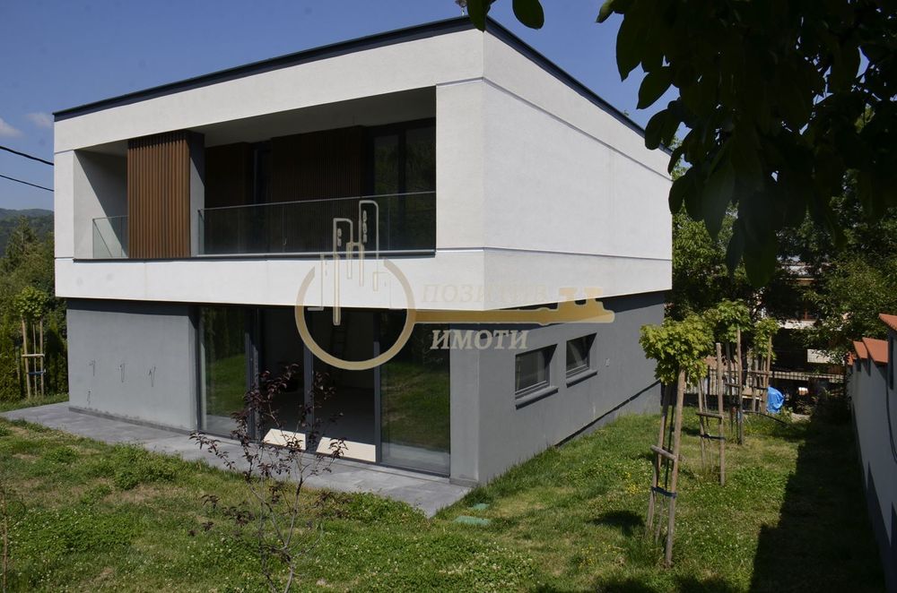 Къща в София- площ 280 цена 590000