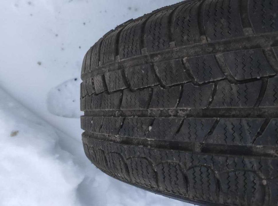 Продам зимние шины липучка 195/60/R15 с дисками 4 шт