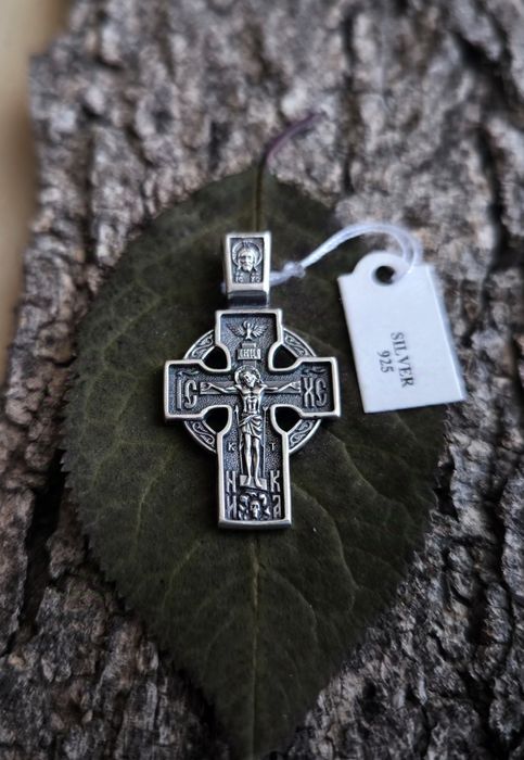 Сребърни медальони и кръстови 
Грамаж 1