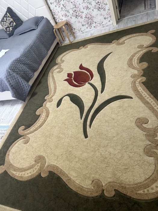 Ковер хороший разм2.5/3.5