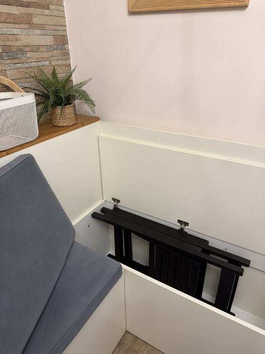 Colțar, masă și 4 scaune pliabile