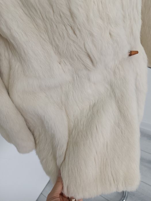 Haina de blana de iepure alb