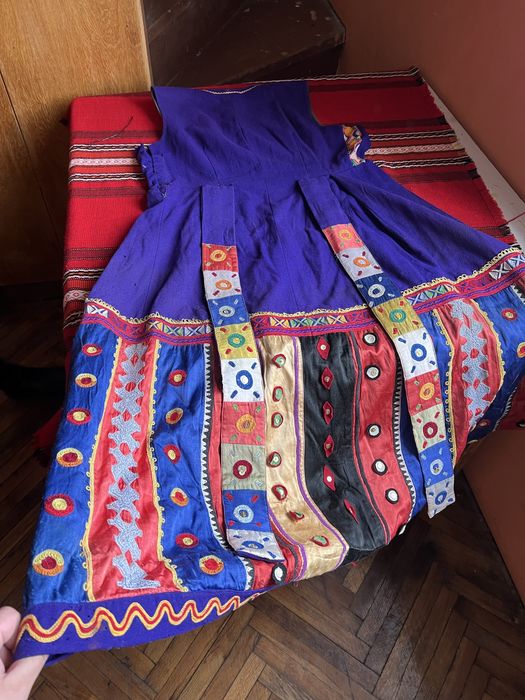 Народен сукман с опашки