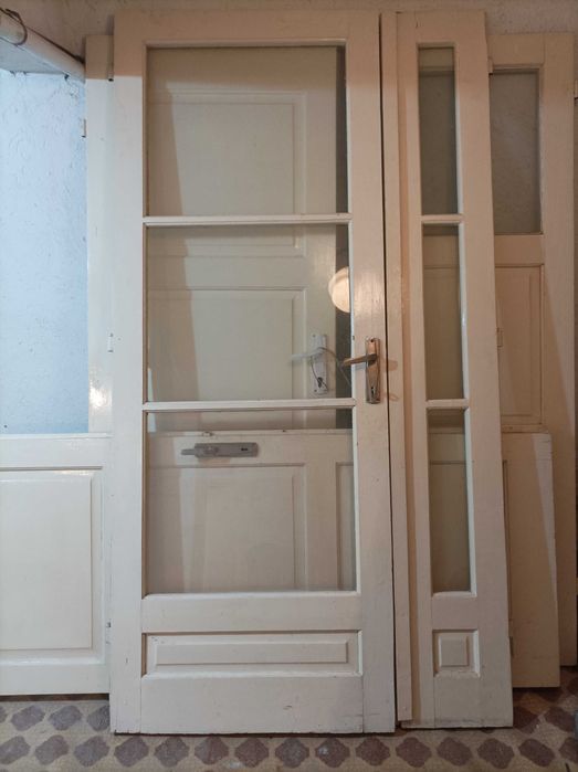 Vând  1 foaie ușă din stejar și 3 foi uși lemn