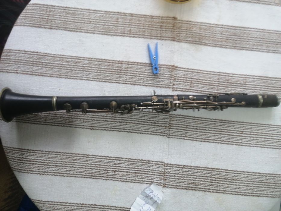 Кларинети 3 броя :Два Пълен Бьом дървени и 1 Полу Бьом.