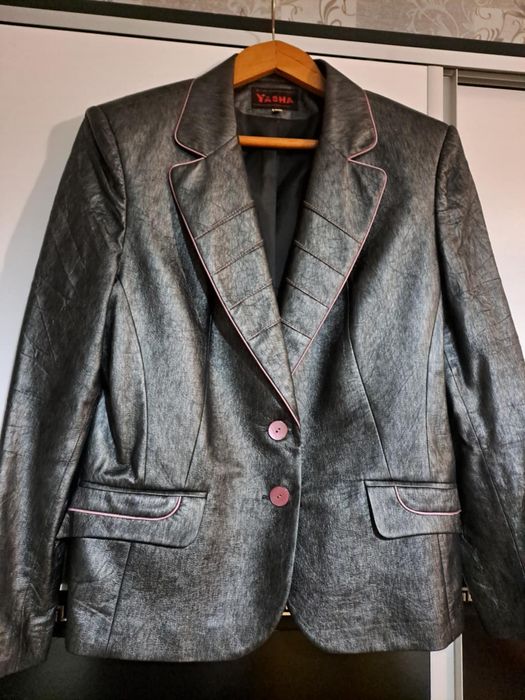 Дамски елегантен костюм