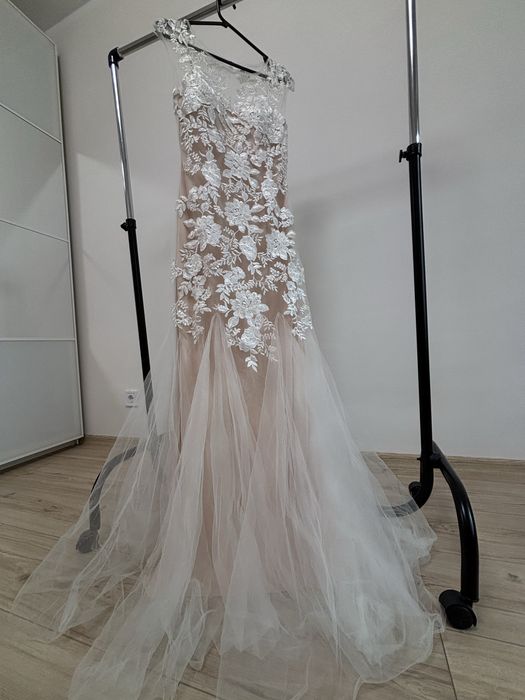 Продавам сватбена рокля Julia Kontogruni