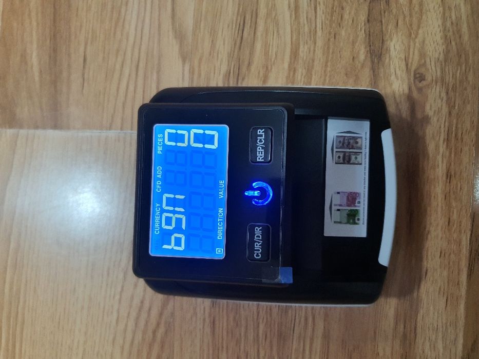 Детектор за проверка на пари евро  долар и паунд.