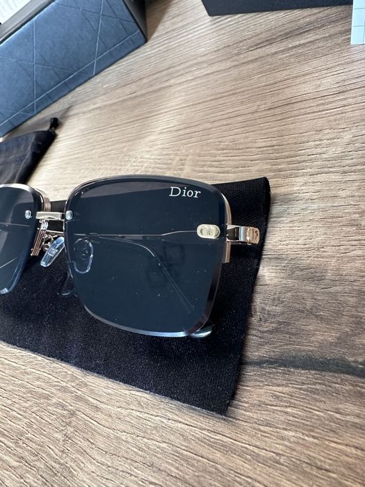 Ochelari de soare Dior, Noi!