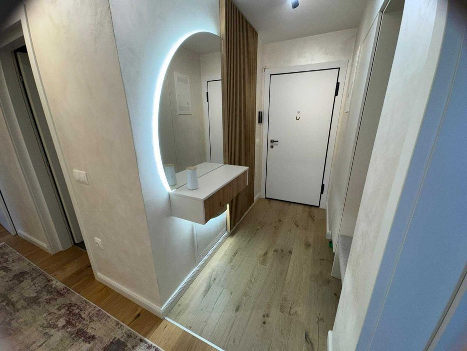 Apartament premium 3 camere, situat la doar 5 minute de mers pe jos de Coresi Shopping Resort.