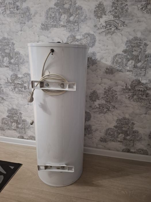 Продам  бойлер б/у 80л