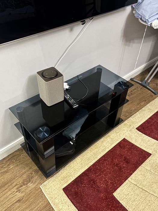 Продам тумбочку стекляную 92.5см на 40см