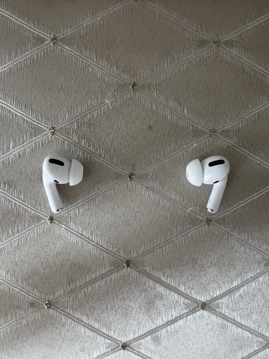 Airpods Pro1 правый и левый, без кейса