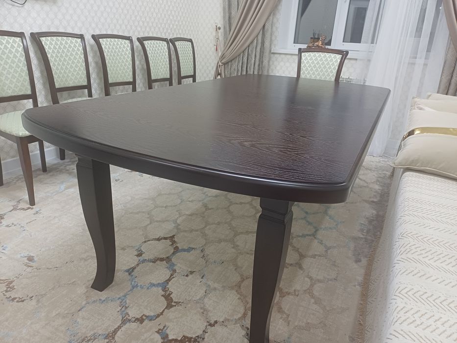 Продам стол гостиный