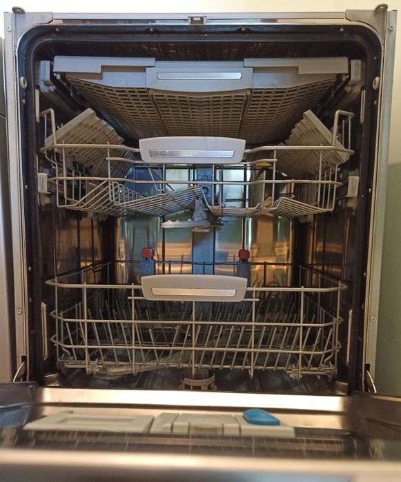 ARISTON-Hotpoint  Посудомоечная машина.