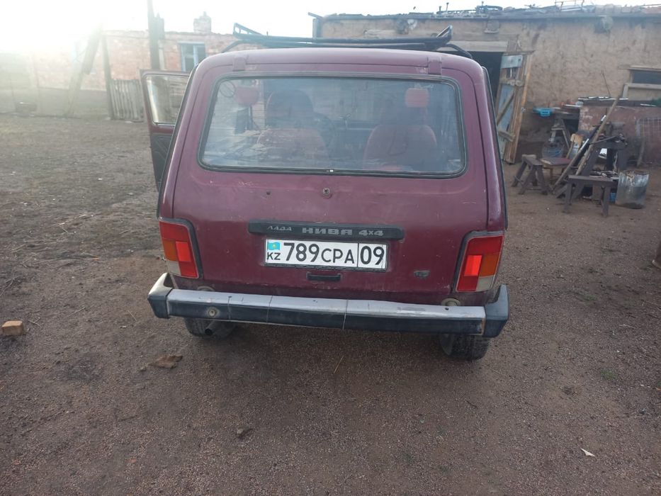 Продам машина Нива 2004год