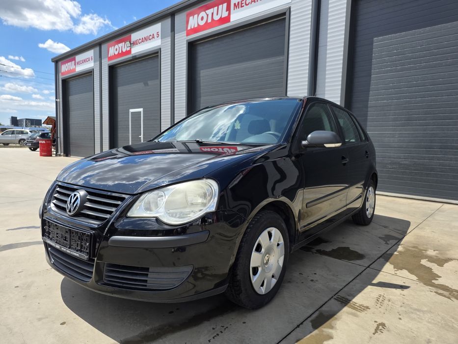 VOLKSWAGEN Polo