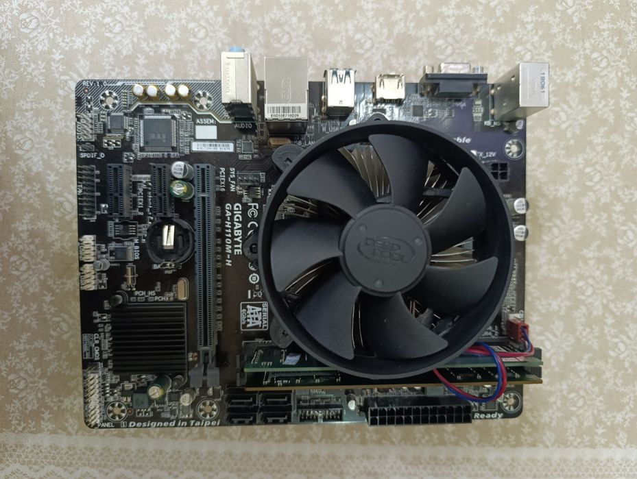 Gigabyte h110+i3 7100 ram4gb