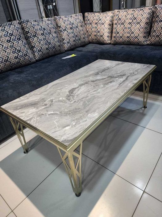 Журнальный столик 
Изготовлено из качественных материалов