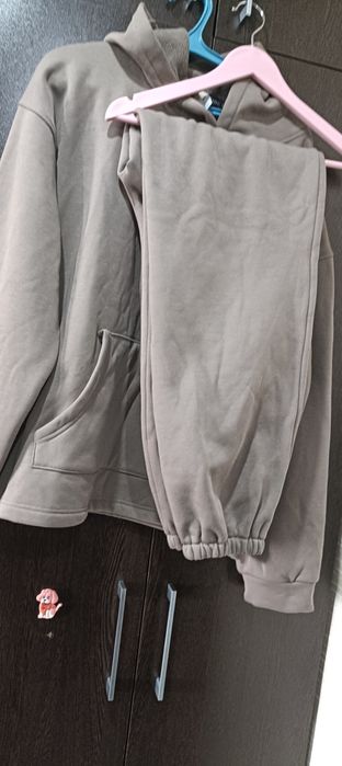 Продам женский костюм