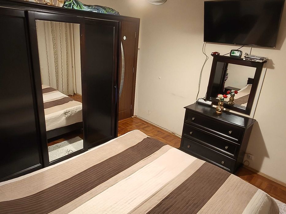 Vând sau închiriez apartament 2 camere mobilat și utilat zonă centrală