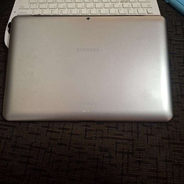 Samsung Galaxy Tab 2 с кейс и клавиатура за части